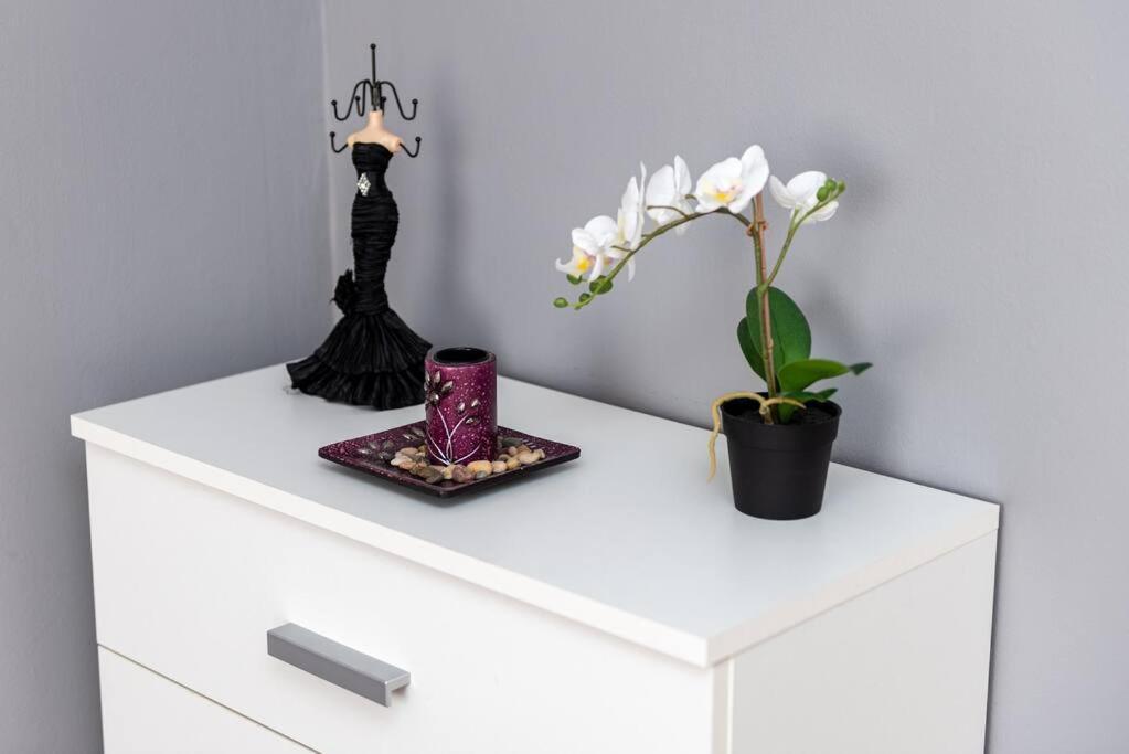 Spacious And Bright Flat Between Airport & Center Apartamento Budapeste Exterior foto