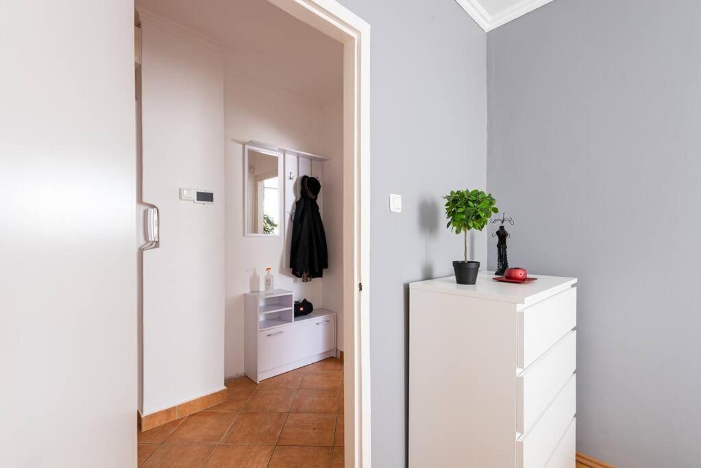 Spacious And Bright Flat Between Airport & Center Apartamento Budapeste Exterior foto