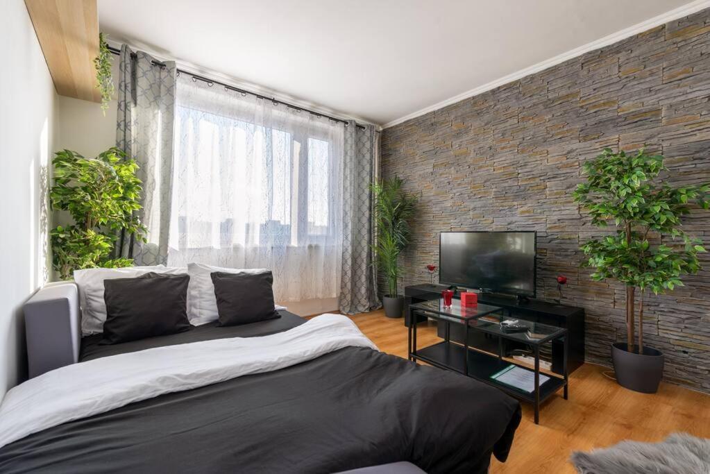 Spacious And Bright Flat Between Airport & Center Apartamento Budapeste Exterior foto