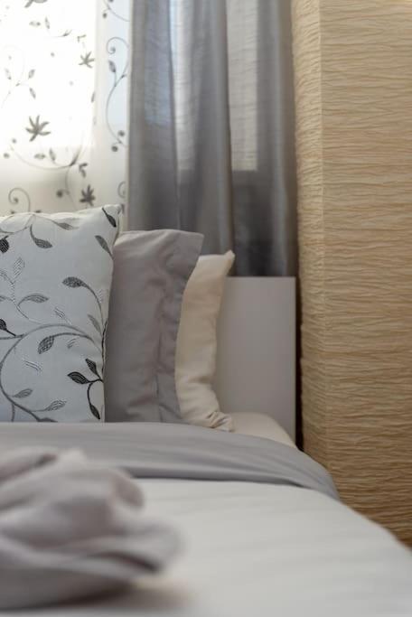 Spacious And Bright Flat Between Airport & Center Apartamento Budapeste Exterior foto
