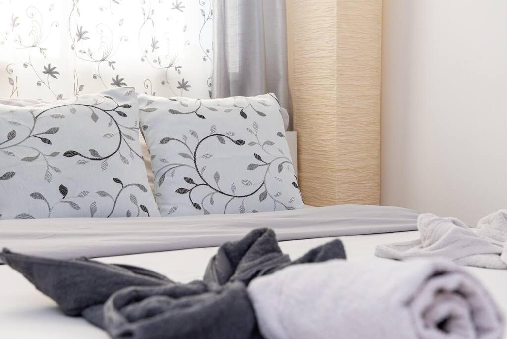 Spacious And Bright Flat Between Airport & Center Apartamento Budapeste Exterior foto