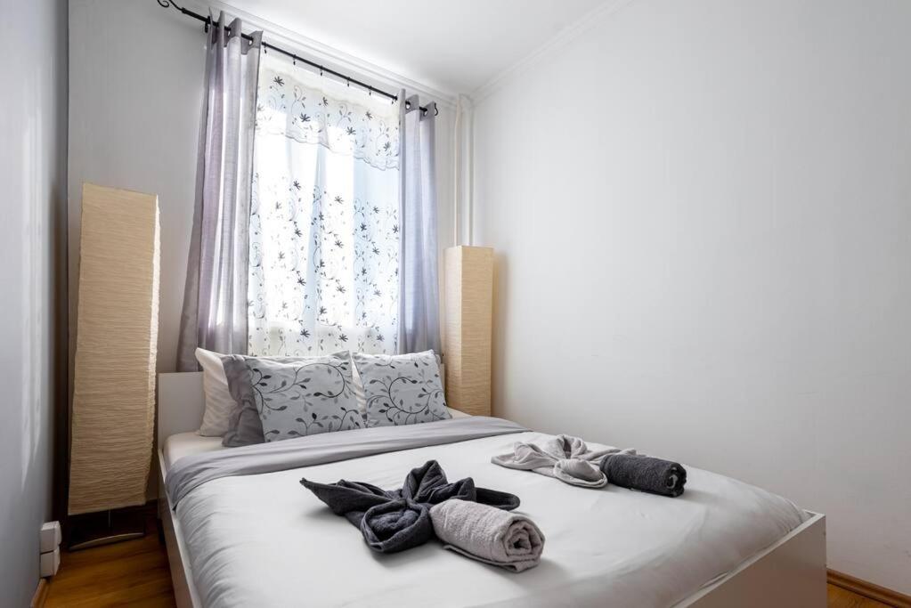 Spacious And Bright Flat Between Airport & Center Apartamento Budapeste Exterior foto